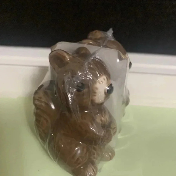 NEW Woodlands Squirrel Crush Table Decor Salt & Pepper Shaker Set - Picture 2 of 5